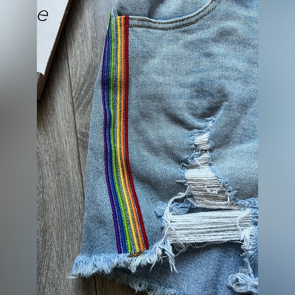 Celebrity pink the rebel rainbow striped distressed mom Jean shorts. Size 7/28 - Picture 3 of 9